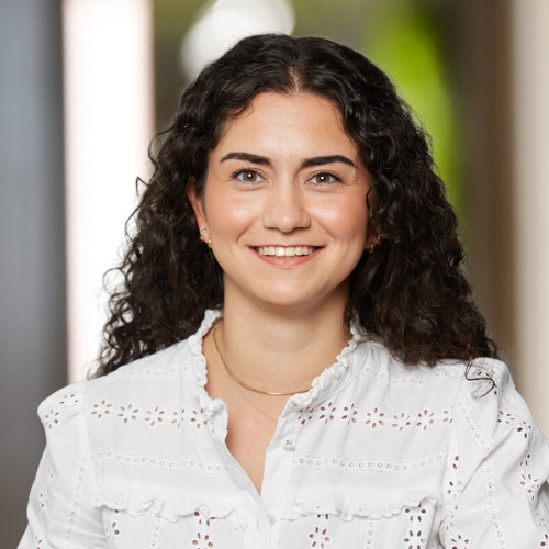 Samira Aminzare headshot
